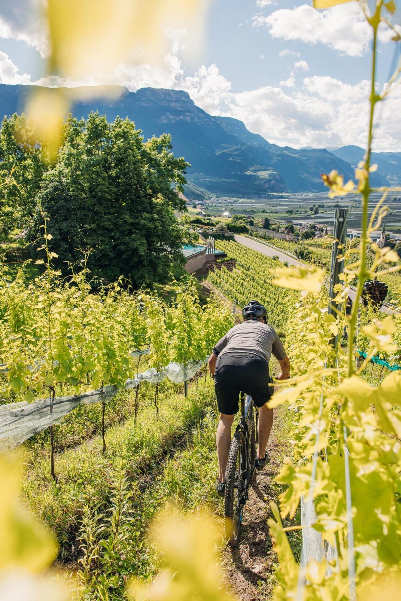 Hotel Sigmundskron Appiano Sulla Strada Del Vino Exterior foto